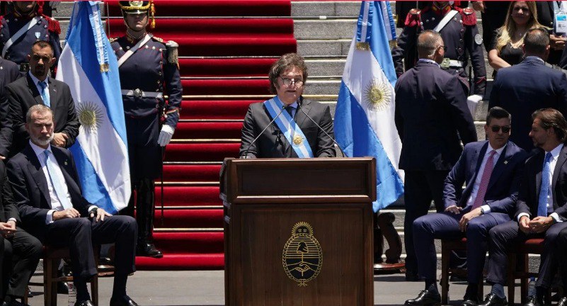 En este momento estás viendo “Argentina en Tiempos de Cambio: Un Análisis de la Situación Política, Social y Económica actual”