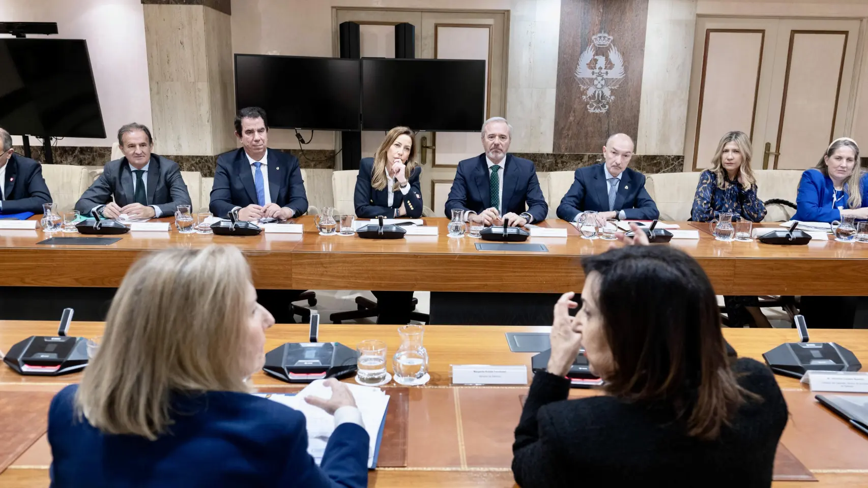 En este momento estás viendo Aragón aúna fuerzas y traslada a la ministra Margarita Robles el proyecto de hub logístico e industrial de Defensa